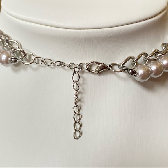 Gorgeous Faux Pearl and Rhinestone Statement Necklace - Picture 5 of 10